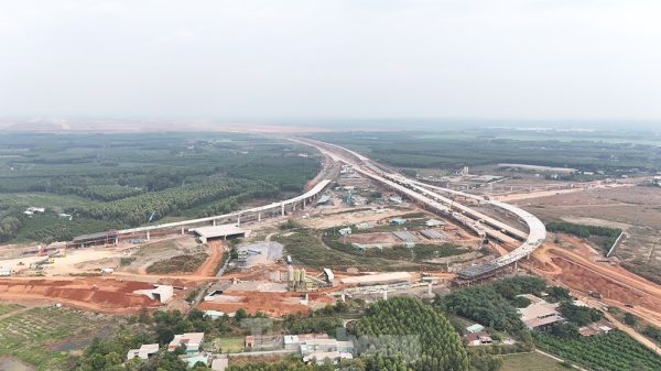 Dự án đường T1, T2 là công trình giao thông kết nối sân bay Long Thành với quốc lộ 51 và cao tốc TPHCM - Long Thành - Dầu Giây. Dự án đường T1, T2 là công trình giao thông kết nối sân bay Long Thành với quốc lộ 51 và cao tốc TPHCM - Long Thành - Dầu Giây.