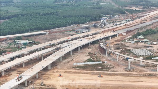 Đây là gói thầu 6.12 thuộc Dự án đầu tư xây dựng Cảng hàng không quốc tế Long Thành giai đoạn 1, do liên danh 6 công ty thực hiện, đứng đầu là Tập đoàn Đèo Cả. Đây là gói thầu 6.12 thuộc Dự án đầu tư xây dựng Cảng hàng không quốc tế Long Thành giai đoạn 1, do liên danh 6 công ty thực hiện, đứng đầu là Tập đoàn Đèo Cả.