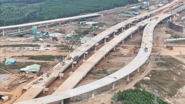 Sản lượng đạt 1.290 tỷ đồng, tương đương 60% giá trị hợp đồng, đảm bảo tiến độ đề ra.